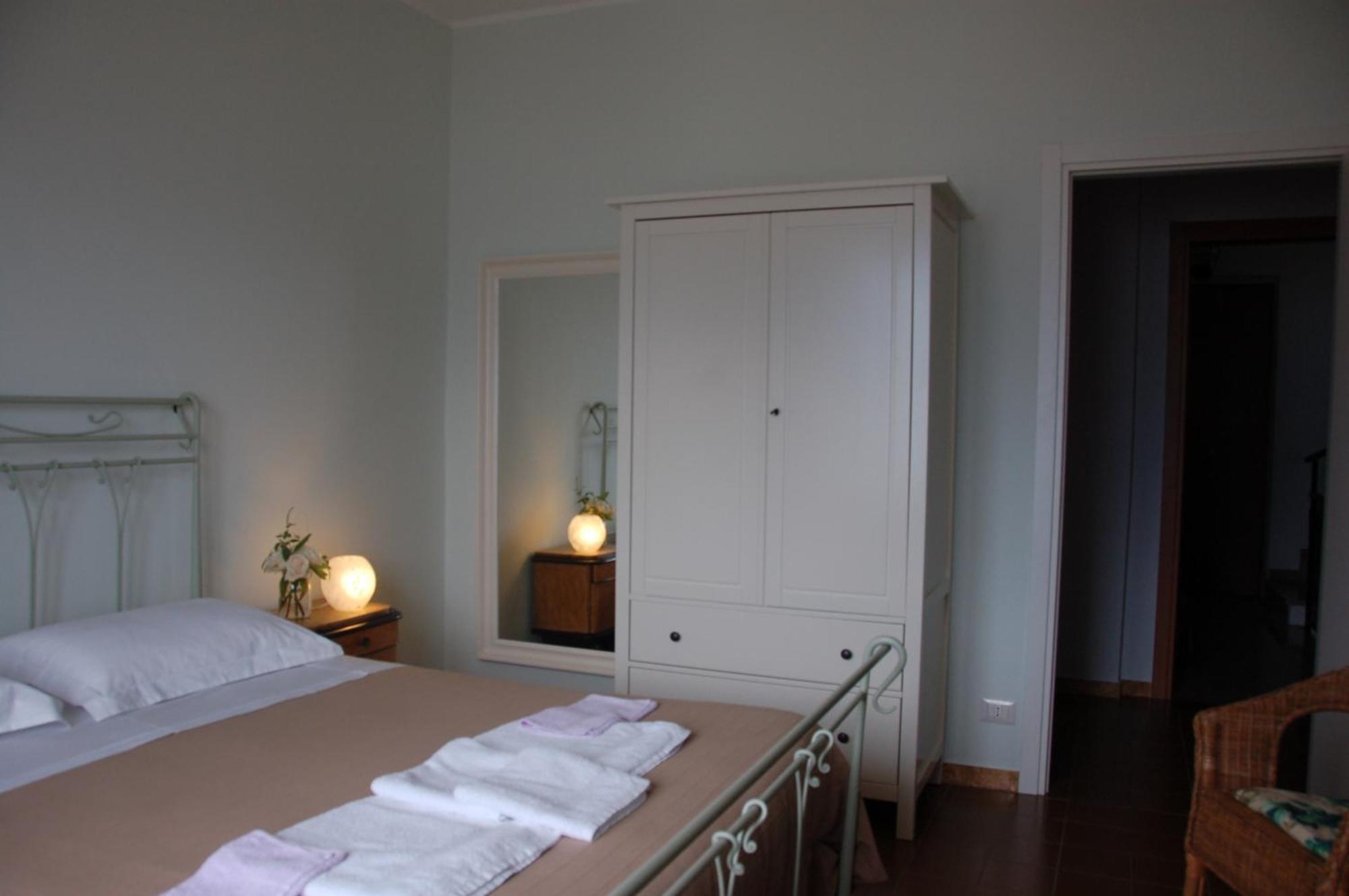 B&B Cherry En Rose Lezzeno Quarto foto
