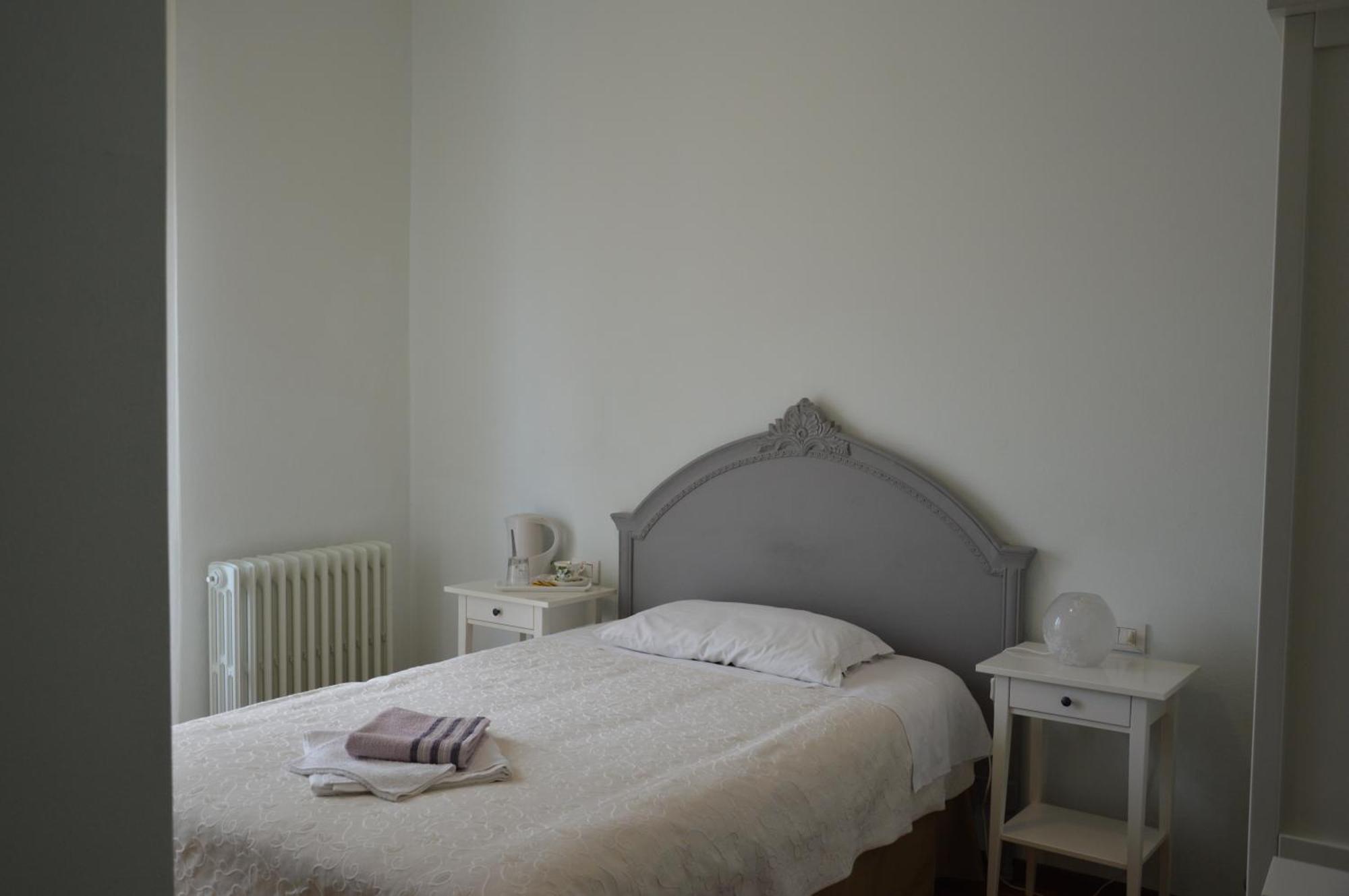 B&B Cherry En Rose Lezzeno Quarto foto